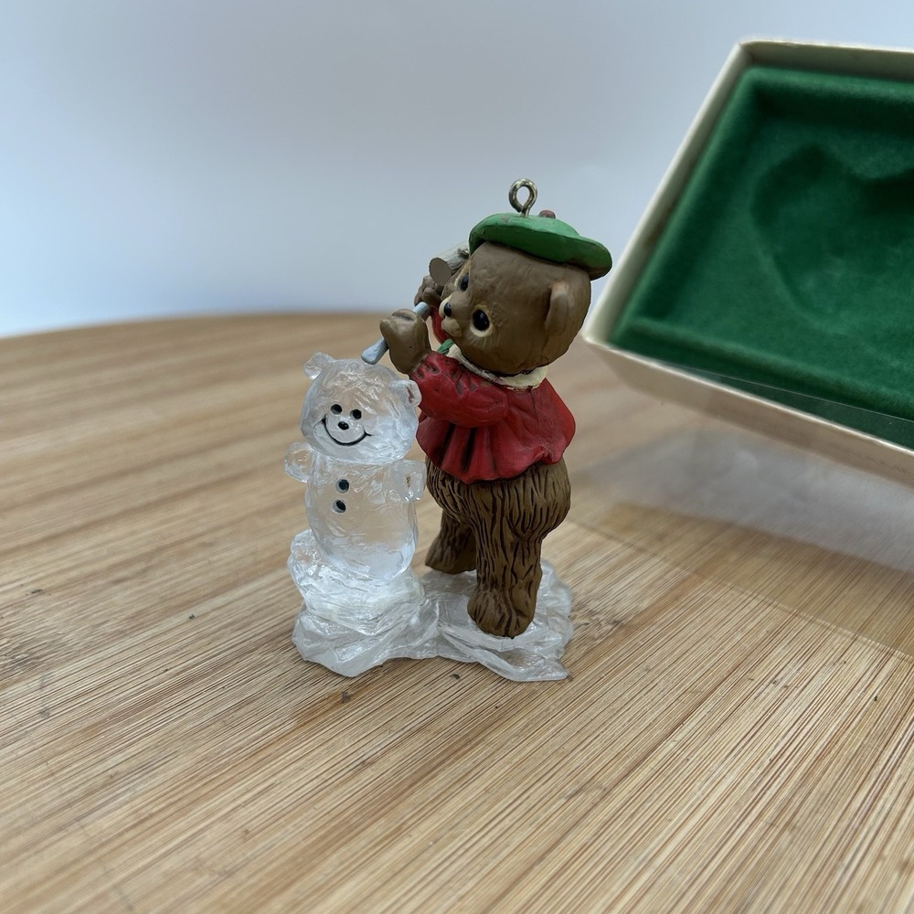 Hallmark The Ice Sculptor Artist Christmas Bear Ornament‎ MINT in Box 1981